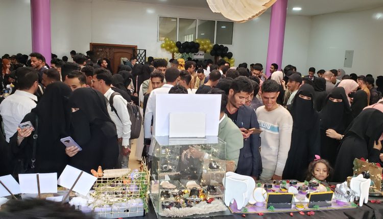 افتتاح المعرض الفني الخامس لفنيي الأسنان بجامعة صنعاء