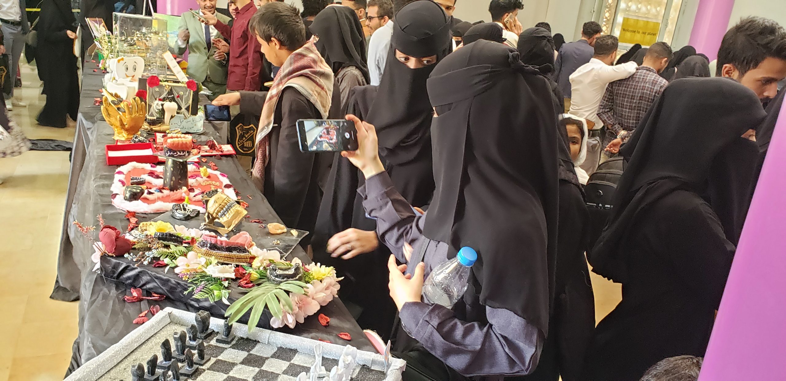افتتاح المعرض الفني الخامس لفنيي الأسنان بجامعة صنعاء